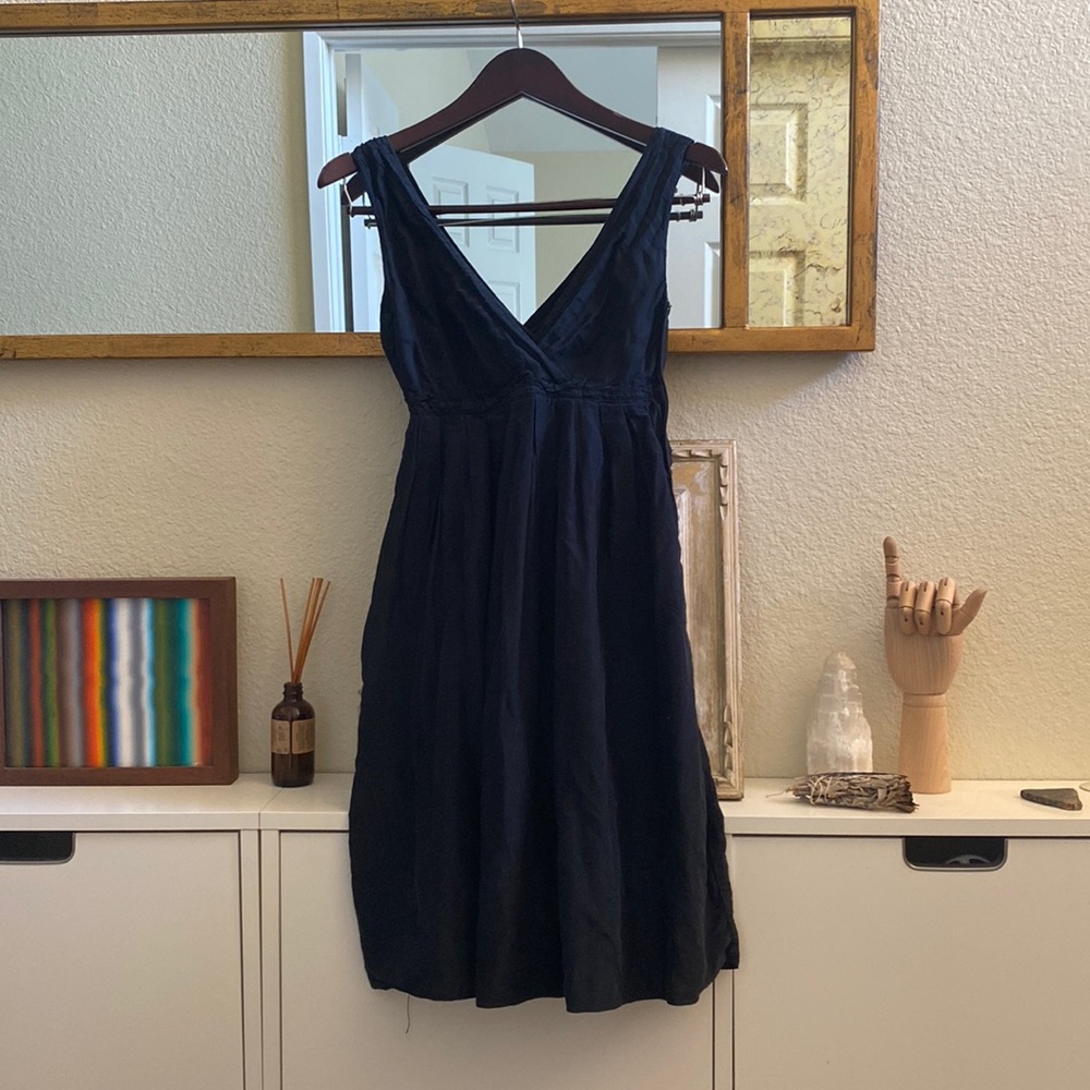 Gap sleeveless v-neck dress Size 0